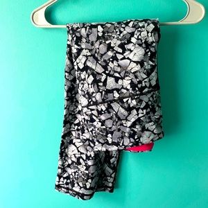 VS KNOCKOUT CROP LEGGINGS